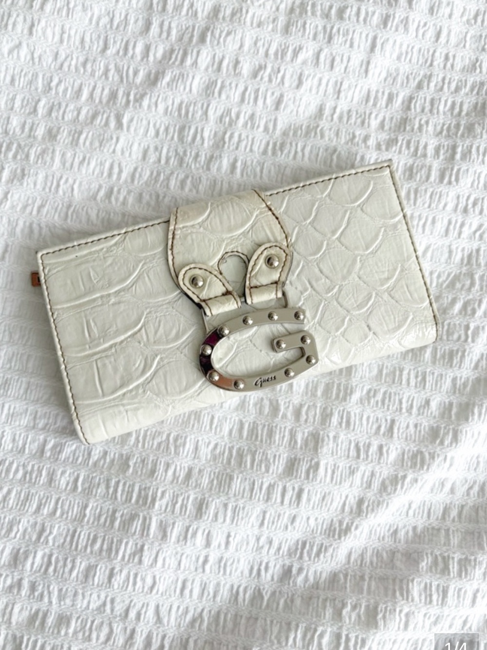 Y2K GUESS White Croc-Embossed G Buckle